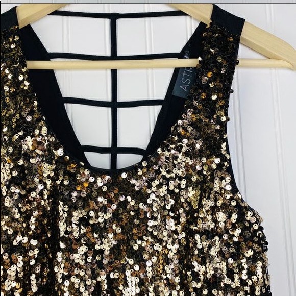 Nordstrom Gold Sequin party top ✨🖤🌙 - Picture 2 of 6